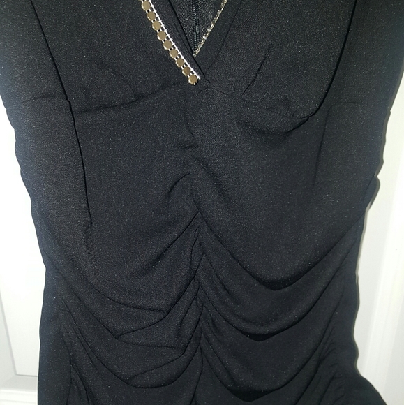 Fitted & Ruched Plunging vneck - Picture 4 of 5